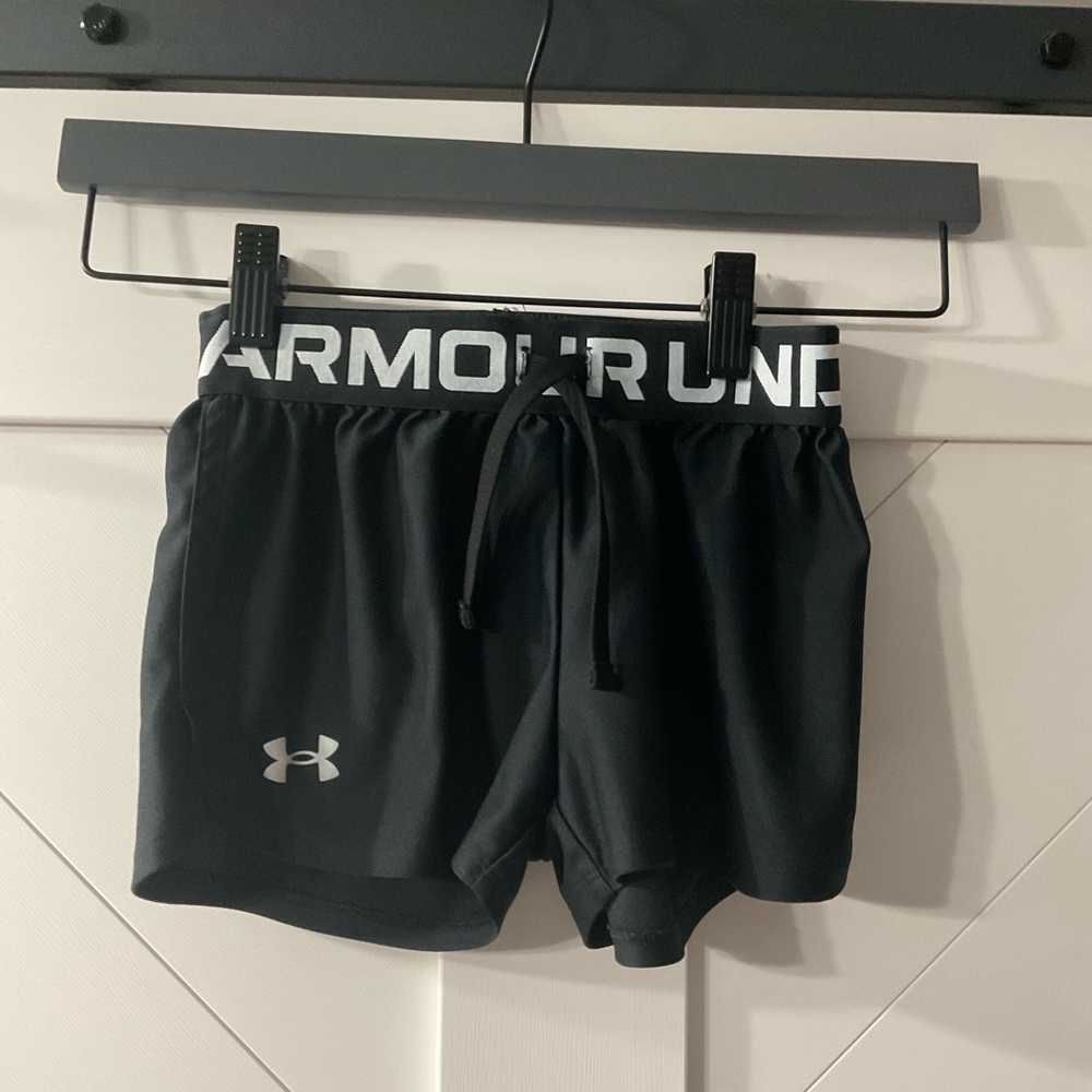 Like new Under Armour YSM girls black shorts - Picture 5 of 5